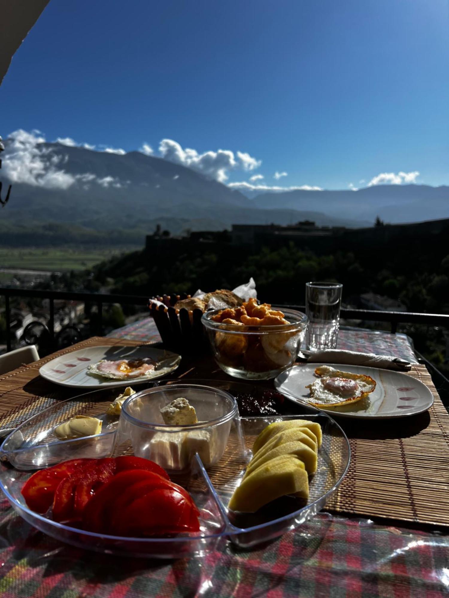 Guest House Salaria Gjirokastër Buitenkant foto