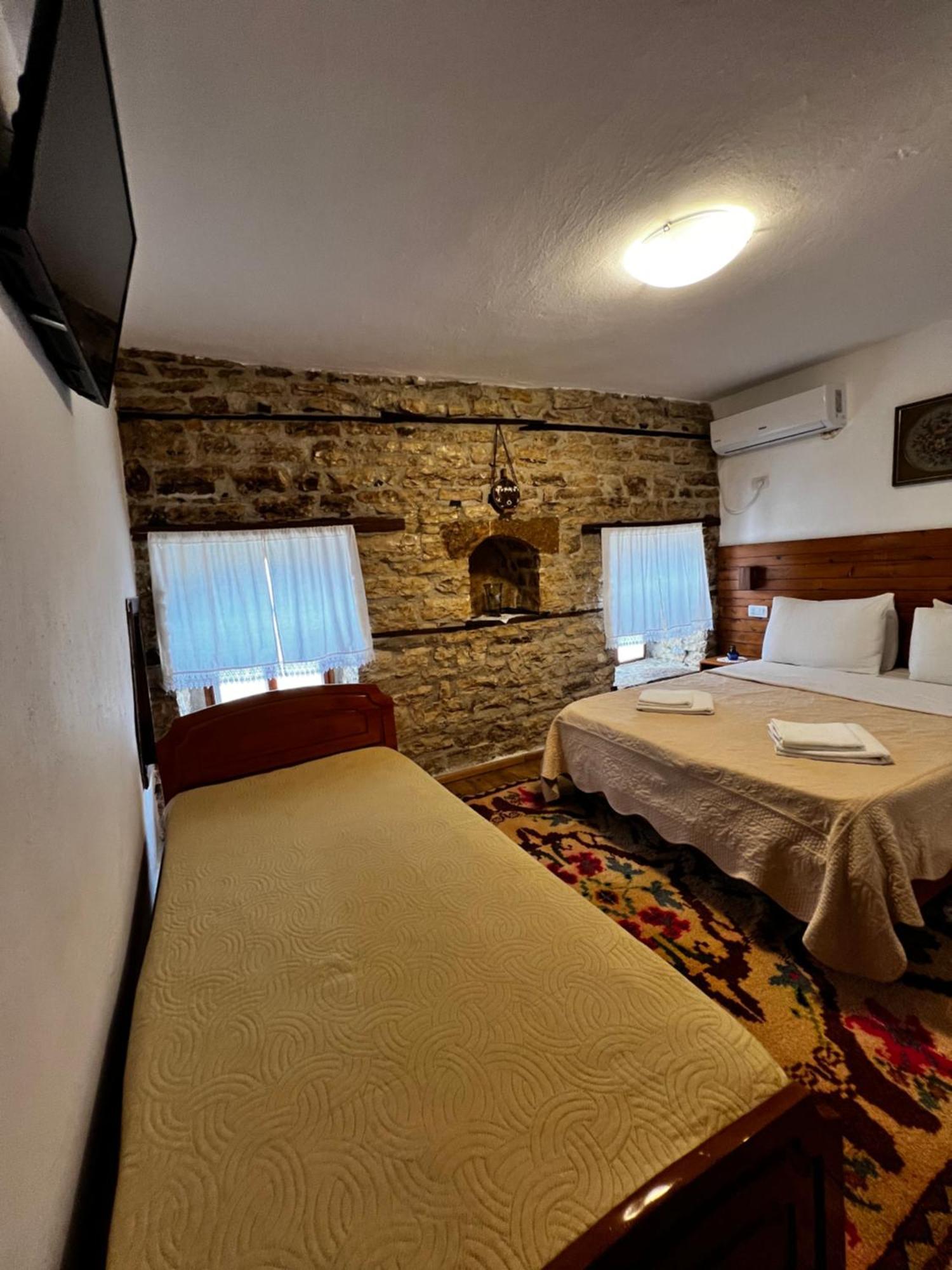 Guest House Salaria Gjirokastër Buitenkant foto