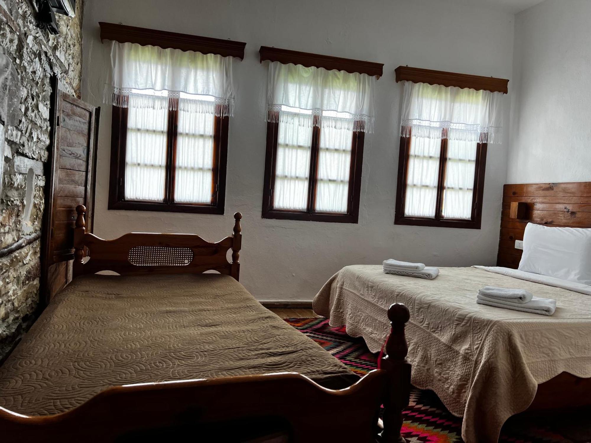 Guest House Salaria Gjirokastër Buitenkant foto