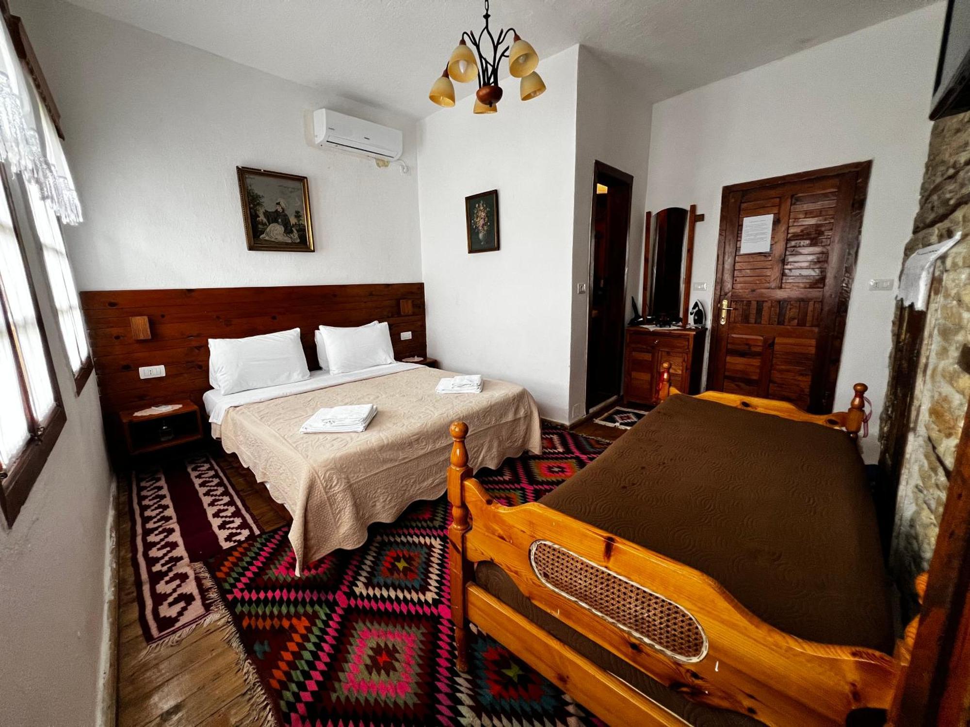 Guest House Salaria Gjirokastër Buitenkant foto