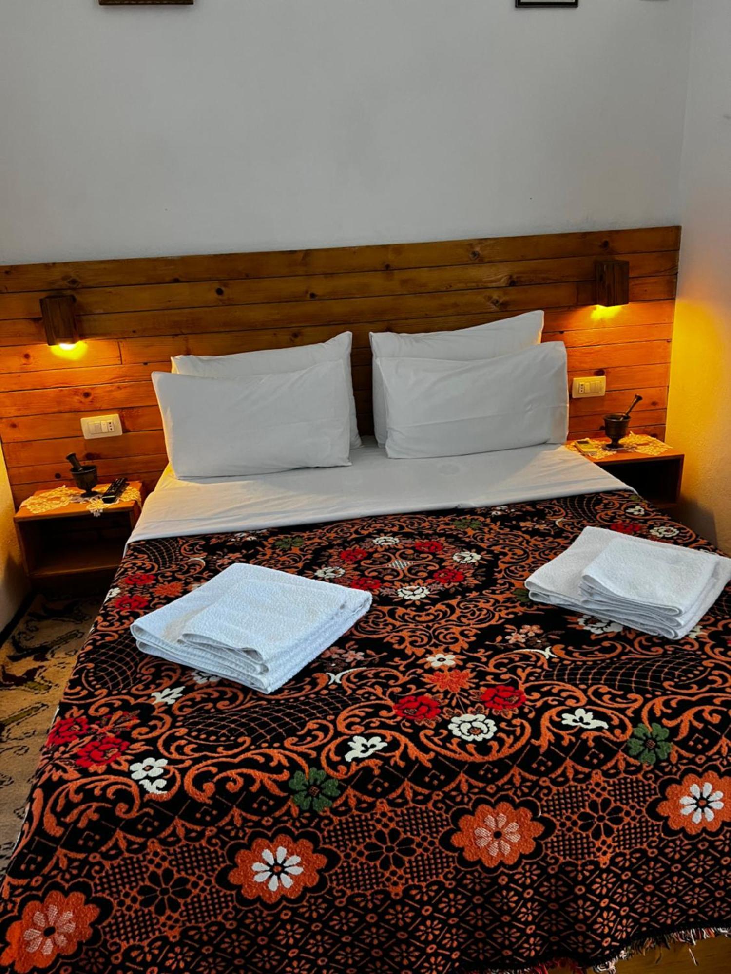 Guest House Salaria Gjirokastër Buitenkant foto