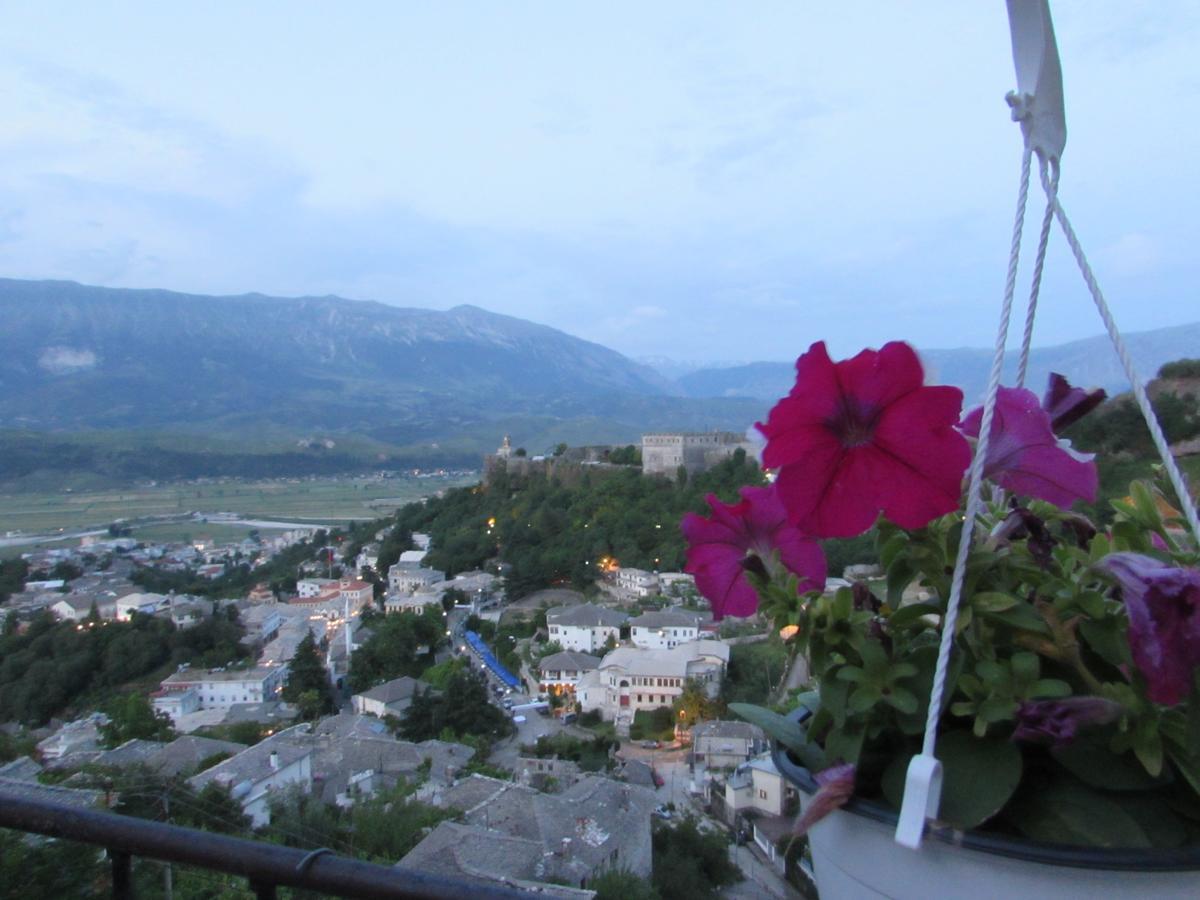 Guest House Salaria Gjirokastër Buitenkant foto